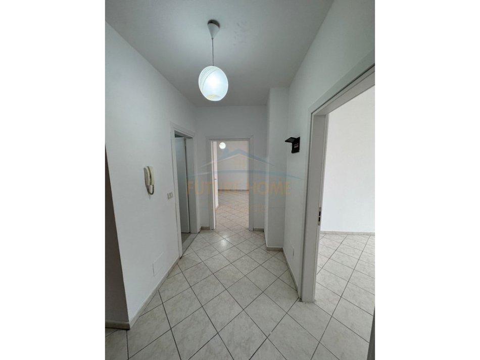 Qera, Apartament 2+1, Laprake, Tiranë 500 €, UNA60719