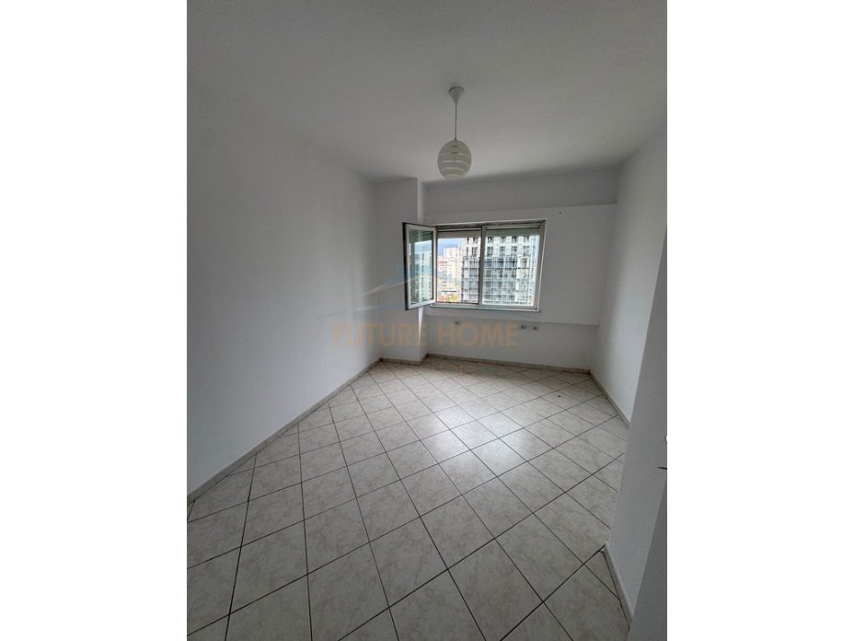 Qera, Apartament 2+1, Laprake, Tiranë 500 €, UNA60719