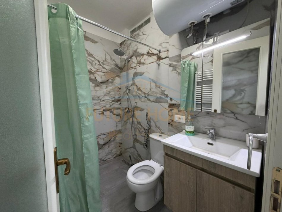 Durres, jepet me qera garsonier 1+1 Kati 4, 30 m² 300 € (Prane Tatimeve, Durres)