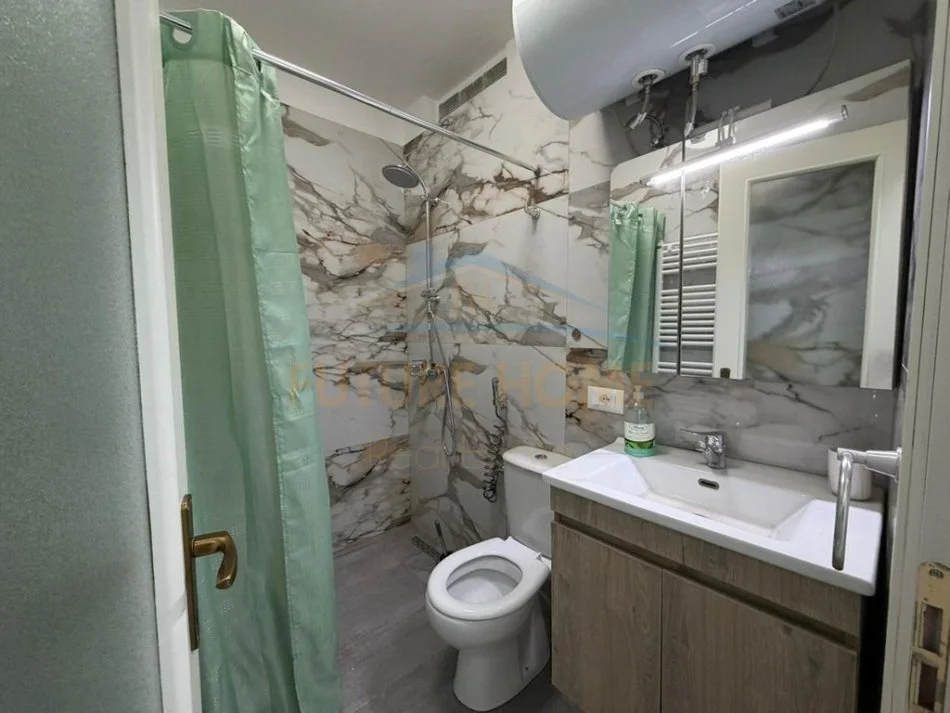 Durres, jepet me qera garsonier 1+1 Kati 4, 30 m² 300 € (Prane Tatimeve, Durres)