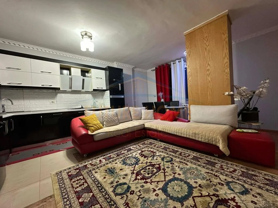 Tirane, jepet me qera apartament 2+1 Kati 3, 114 m² 550 € 