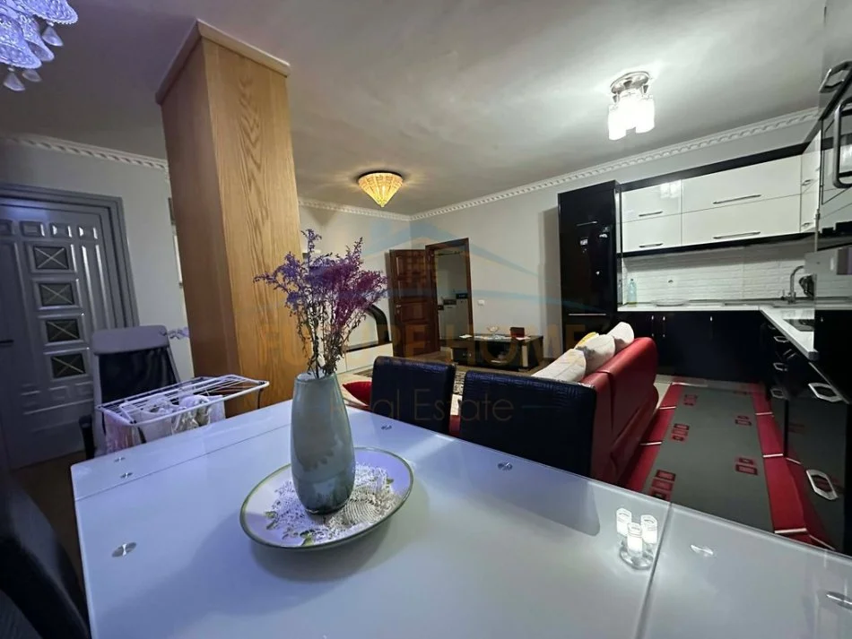 Tirane, jepet me qera apartament 2+1 Kati 3, 110 m² 549 € (prane bar RETURN, ASTIR)