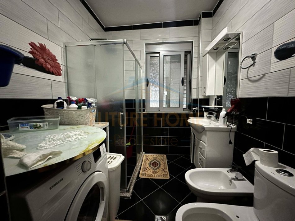 Tirane, jepet me qera apartament 2+1 Kati 3, 110 m² 549 € (prane bar RETURN, ASTIR)