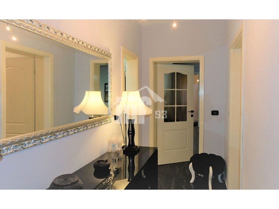 Tirane, jepet me qera apartament 3+1+Ballkon Kati 7, 1.300 m² 1.300 € (NË ZONEN E BLLOKUT, RRUGA “PERLAT REXHEPI”)