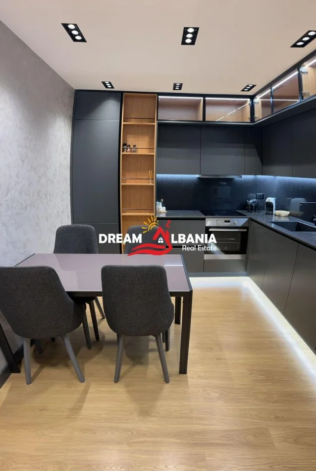 Tirane, jepet me qera apartament 2+1 Kati 6, 95 m² 1.650 € (Qender)