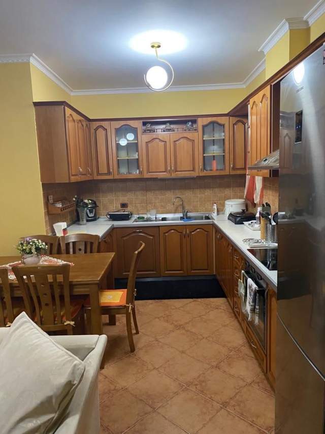 Tirane, jepet me qera apartament 2+1 Kati 2, 110 m² 700 Euro (21 Dhjetori)