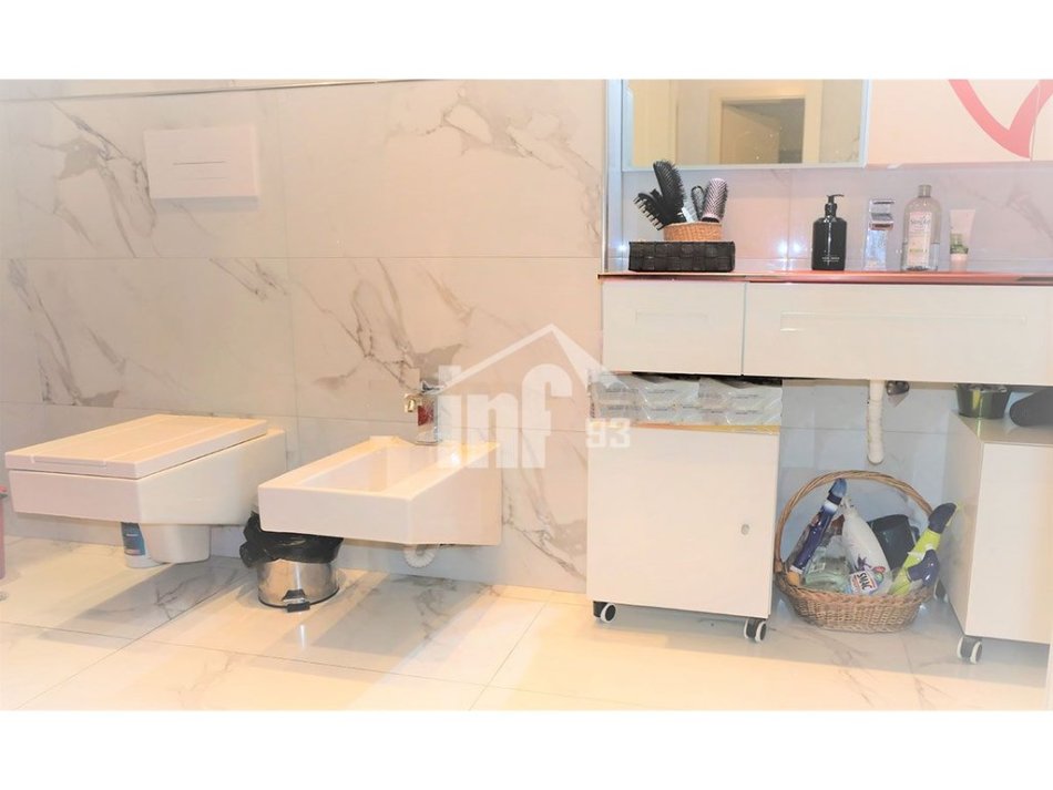 Tirane, jepet me qera apartament 3+1+Ballkon Kati 7, 1.300 m² 1.300 € (NË ZONEN E BLLOKUT, RRUGA “PERLAT REXHEPI”)