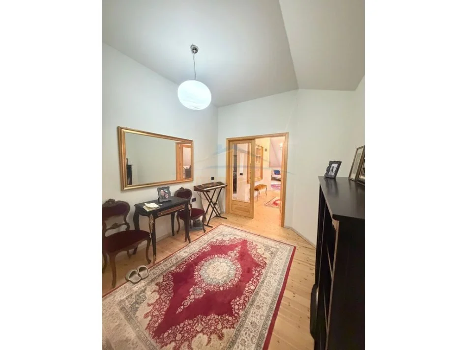 Tirane, shitet apartament 2+1 Kati 5, 320 m² 640.000 € (Komuna e Parisit)