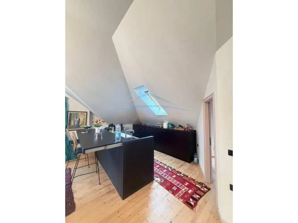 Tirane, shitet apartament 2+1 Kati 5, 320 m² 640.000 € (Komuna e Parisit)