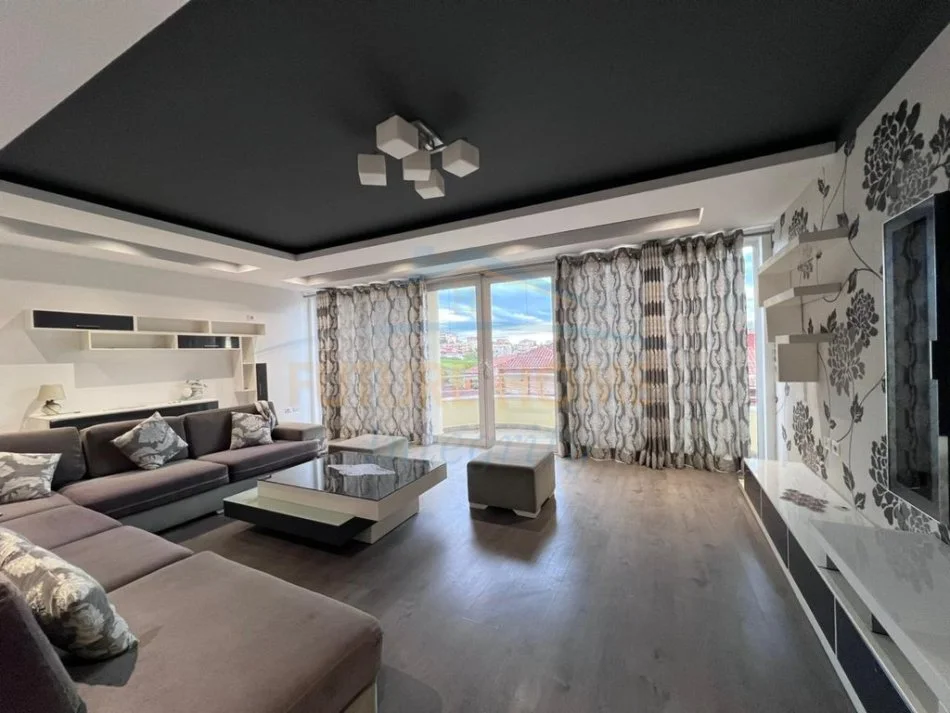 Tirane, jepet me qera Vile 2 Katshe , 180 m² 1.500 € (Porcelan)