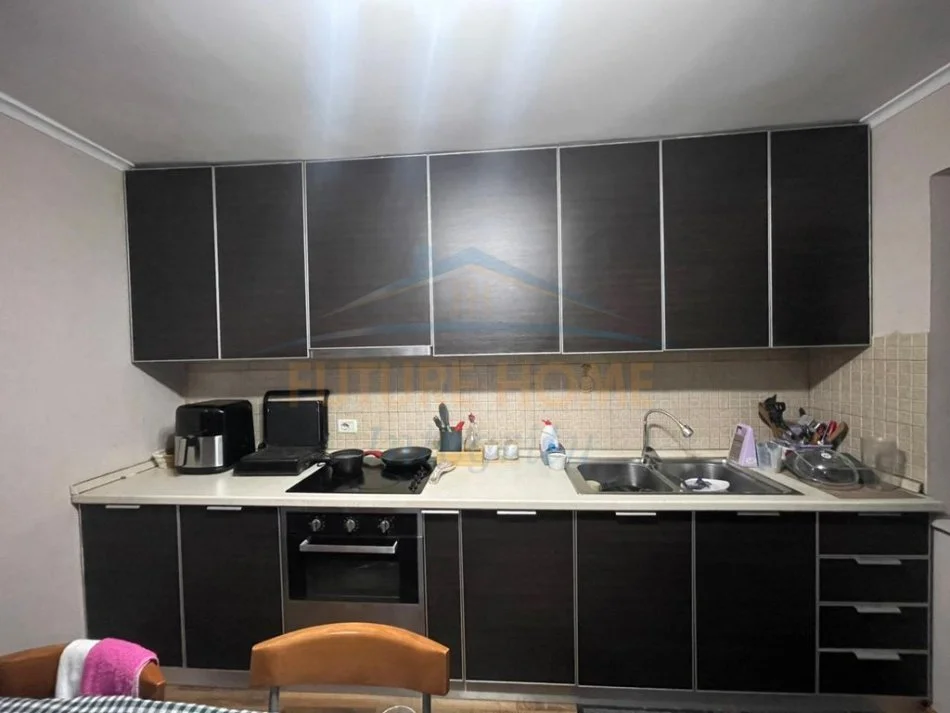 Tirane, jepet me qera apartament 1+1 Kati 4, 60 m² 500 € (Rruga Bardhyl, Tiranë.)