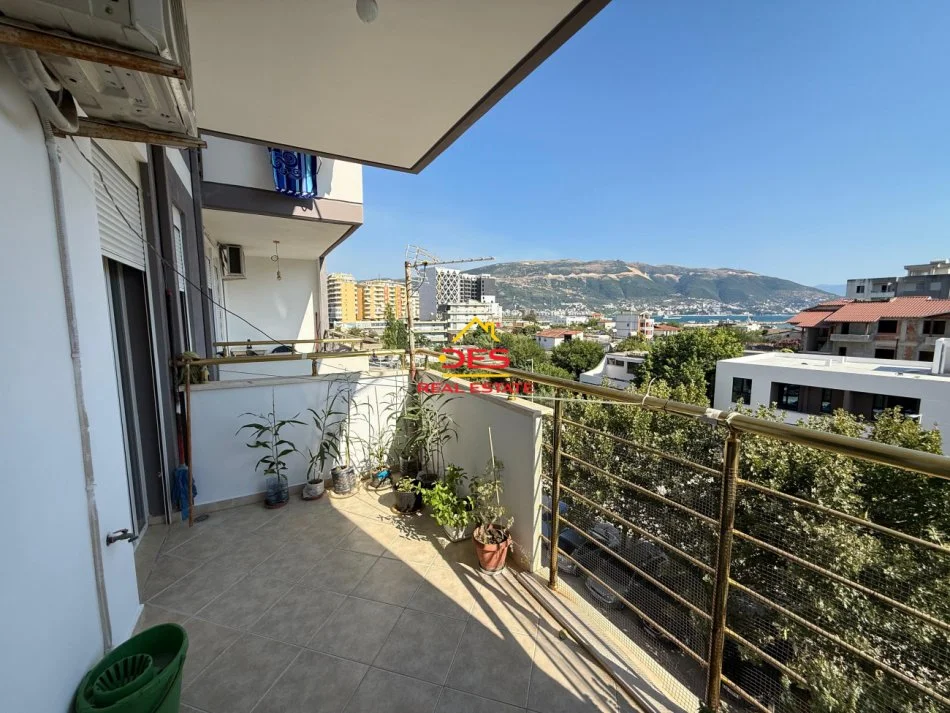 Vlore, shitet apartament 1+1+Ballkon Kati 4, 73 m² 137.000 € (Rruga Kosova)
