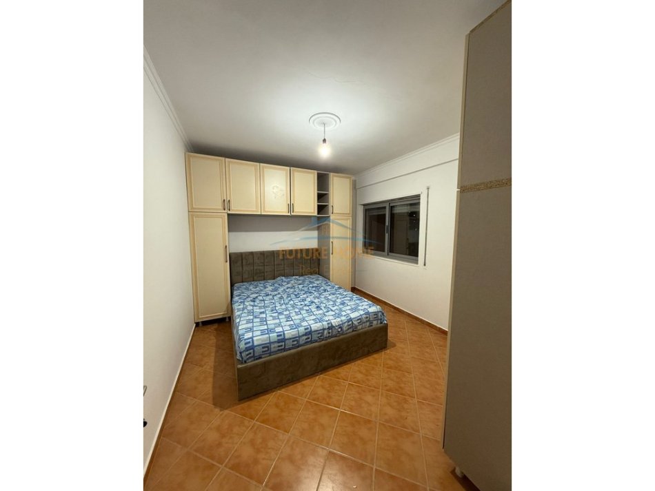 Tirane, jepet me qera apartament 1+1+Ballkon Kati 6, 68 m² 400 € (KOMBINAT)