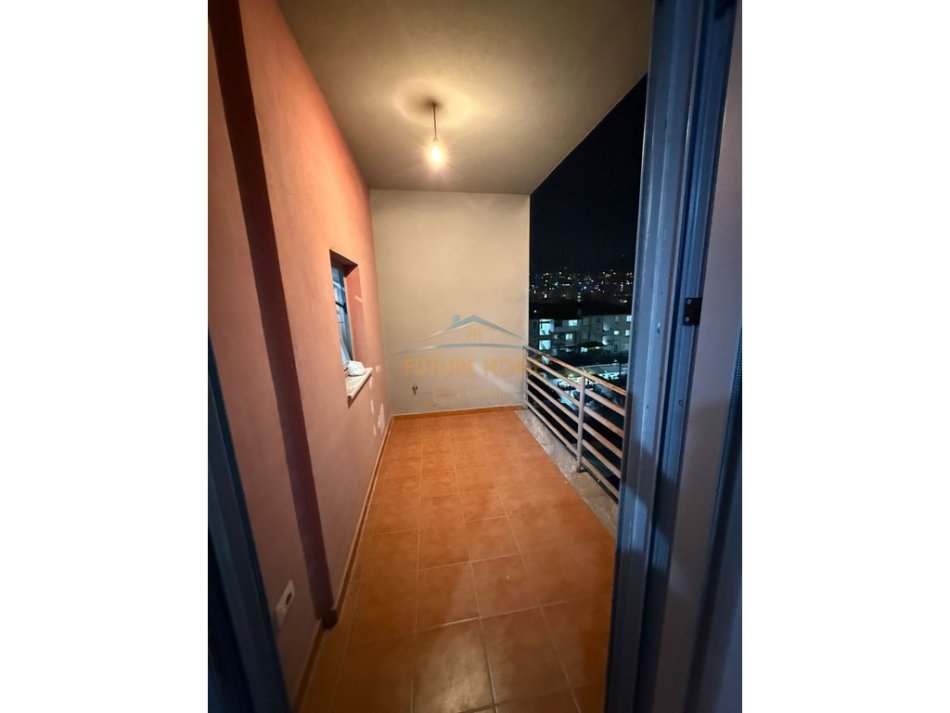Tirane, jepet me qera apartament 1+1+Ballkon Kati 6, 68 m² 400 € (KOMBINAT)