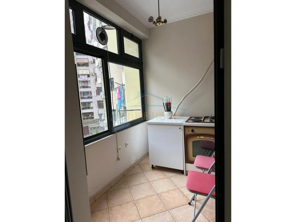 Tirane, shitet apartament 2+1+Ballkon Kati 5, 105 m² 250.000 € (STACIONI I TRENIT)