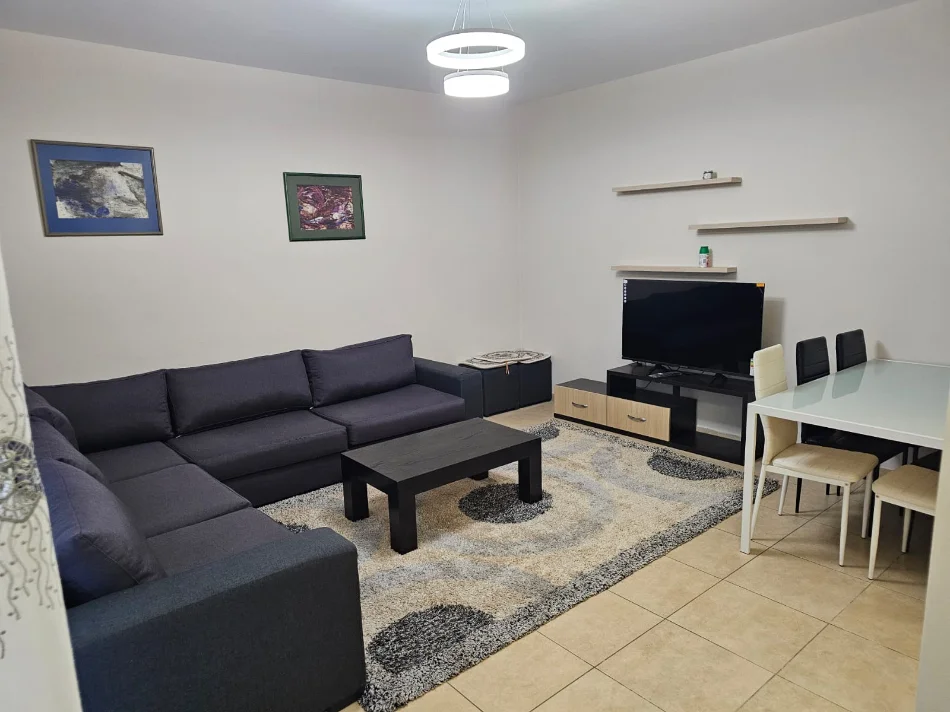 Tirane, jepet me qera apartament 2+1 Kati 1, 76 m² 550 € (5 Maj prane Concord Center)