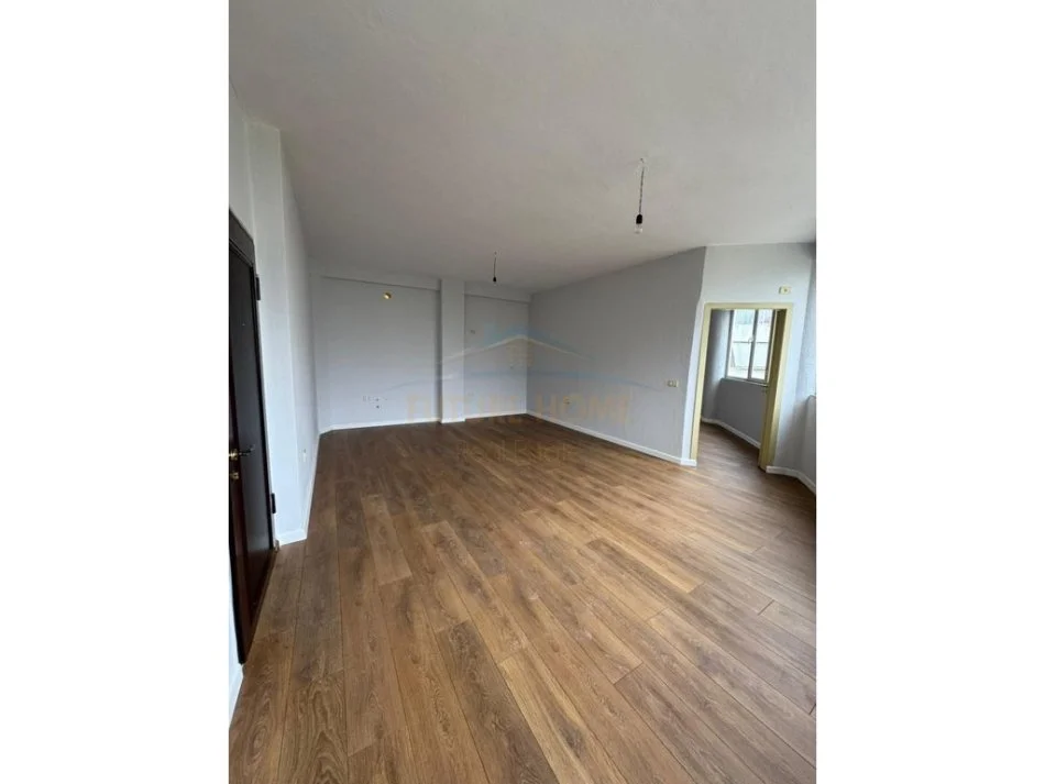Tirane, shitet apartament 1+1 Kati 3, 64 m² 84.000 € (Rruga Dalip Topi, Fresk)