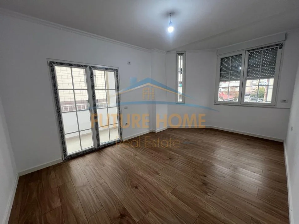 Tirane, shitet apartament 2+1+Ballkon Kati 4, 75 m² 255.000 € (RRUGA E BOGDANEVE)