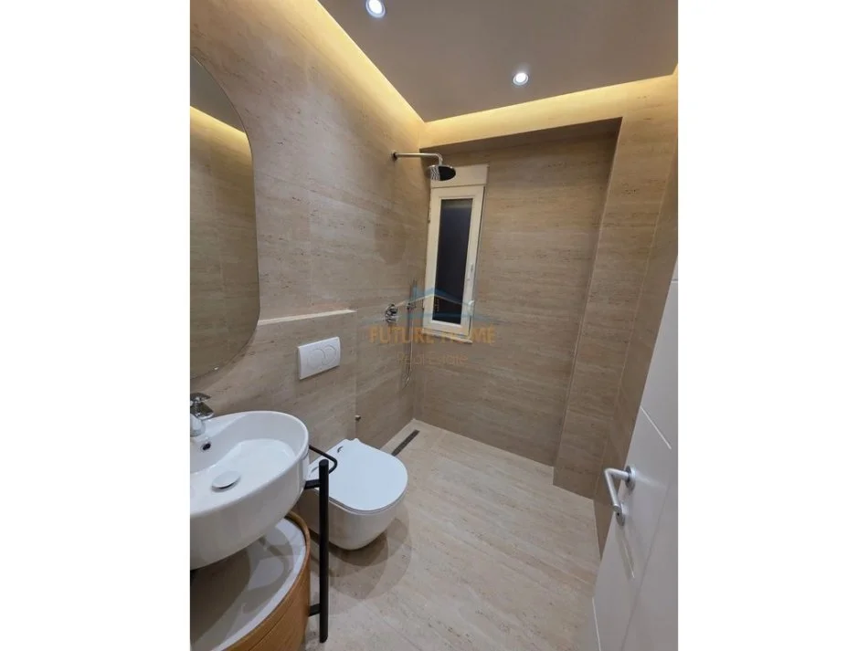 Tirane, shitet apartament 2+1+2+Ballkon Kati 8, 112 m² 320.000 € (Ish Ekspozita)