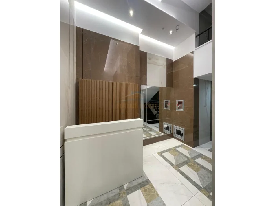 Tirane, shitet apartament 1+1+Ballkon Kati 1, 56 m² 165.000 € (Shkolla e Kuqe)