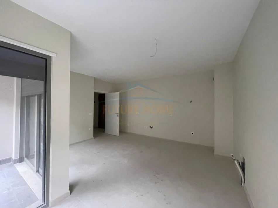 Tirane, shitet apartament 1+1+Ballkon Kati 1, 56 m² 165.000 € (Shkolla e Kuqe)