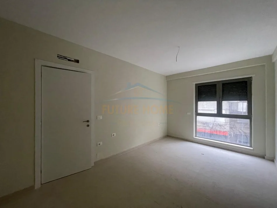 Tirane, shitet apartament 1+1+Ballkon Kati 1, 56 m² 165.000 € (Shkolla e Kuqe)