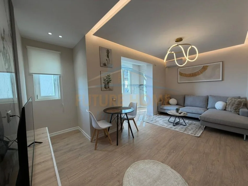 Tirane, shes apartament 2+1+Ballkon Kati 4, 90 m² 235.000 € (RRUGA E BARRIKADAVE)