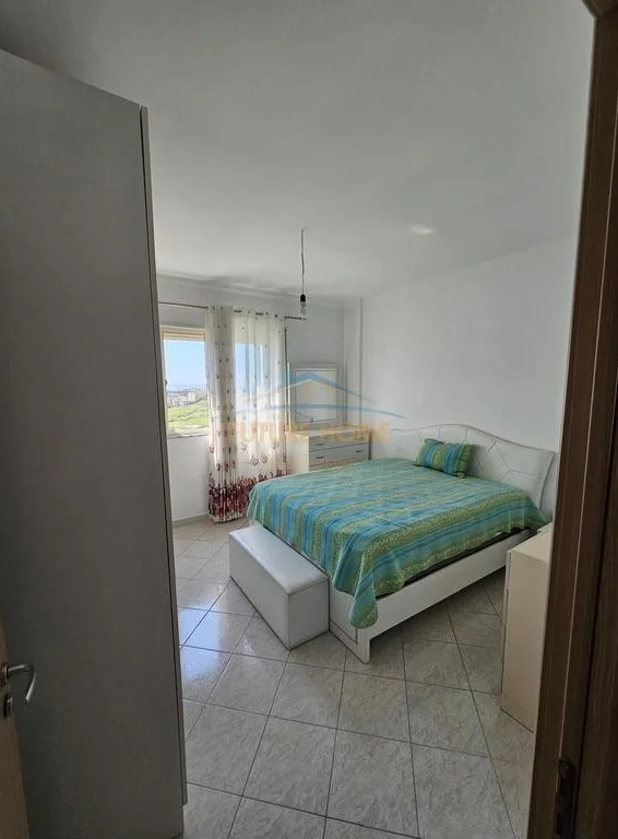 Tirane, shitet apartament 2+1 Kati 4, 100 m² 140.000 € (Fresku)