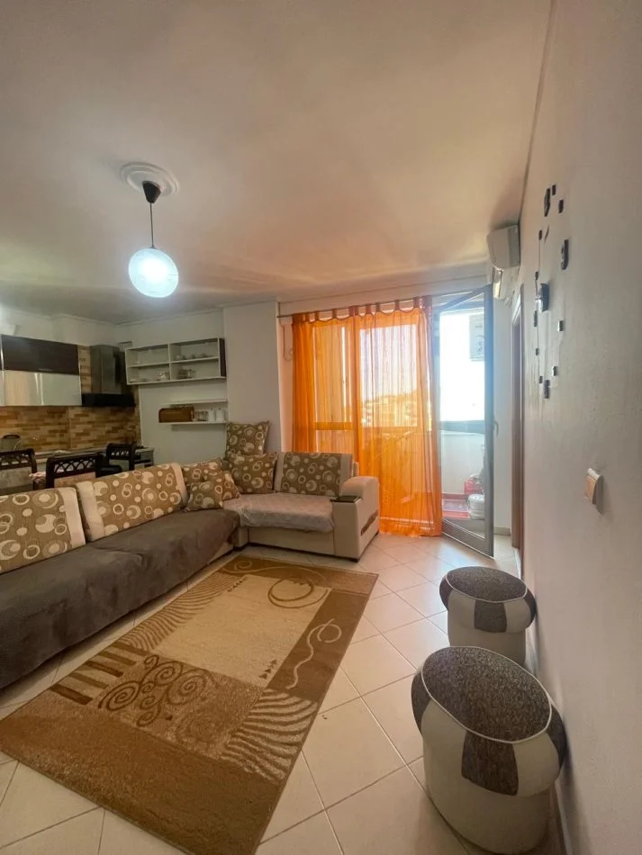 Tirane, jepet me qera apartament 2+1+Ballkon Kati 8, 68 m² 400 € 