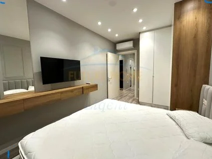 Tirane, jepet me qera apartament 1+1+Ballkon Kati 2, 60 m² 700 € (Shkolla e Kuqe)