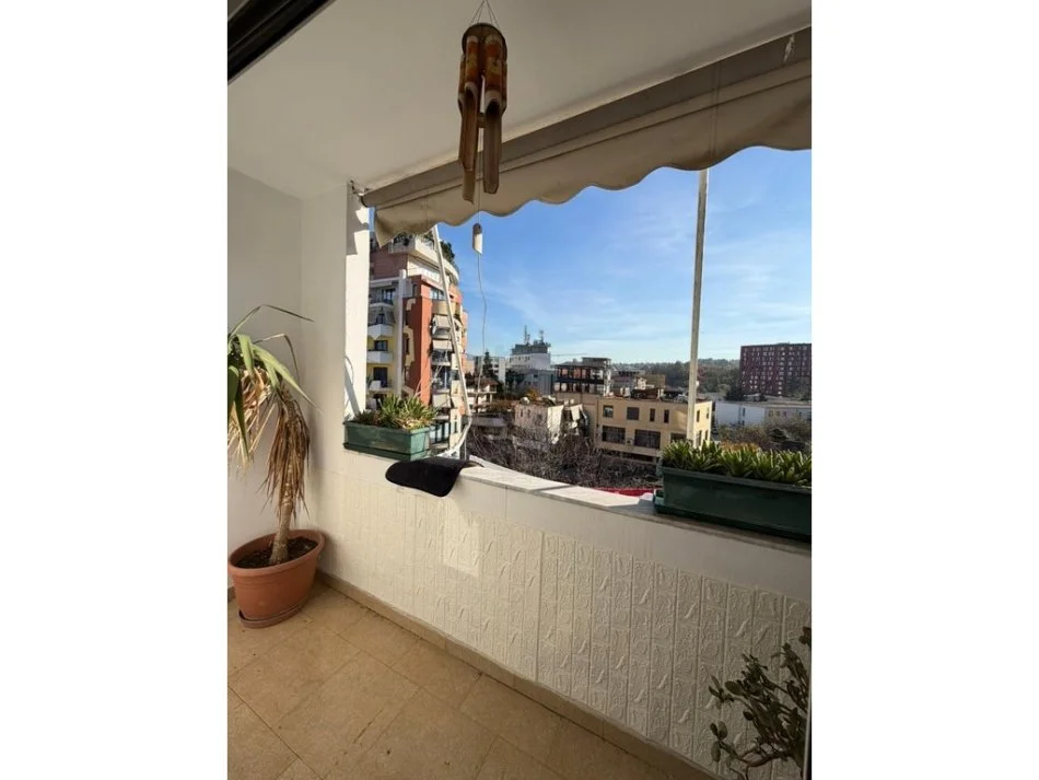 Tirane, shitet apartament 1+1+Ballkon Kati 6, 63 m²
