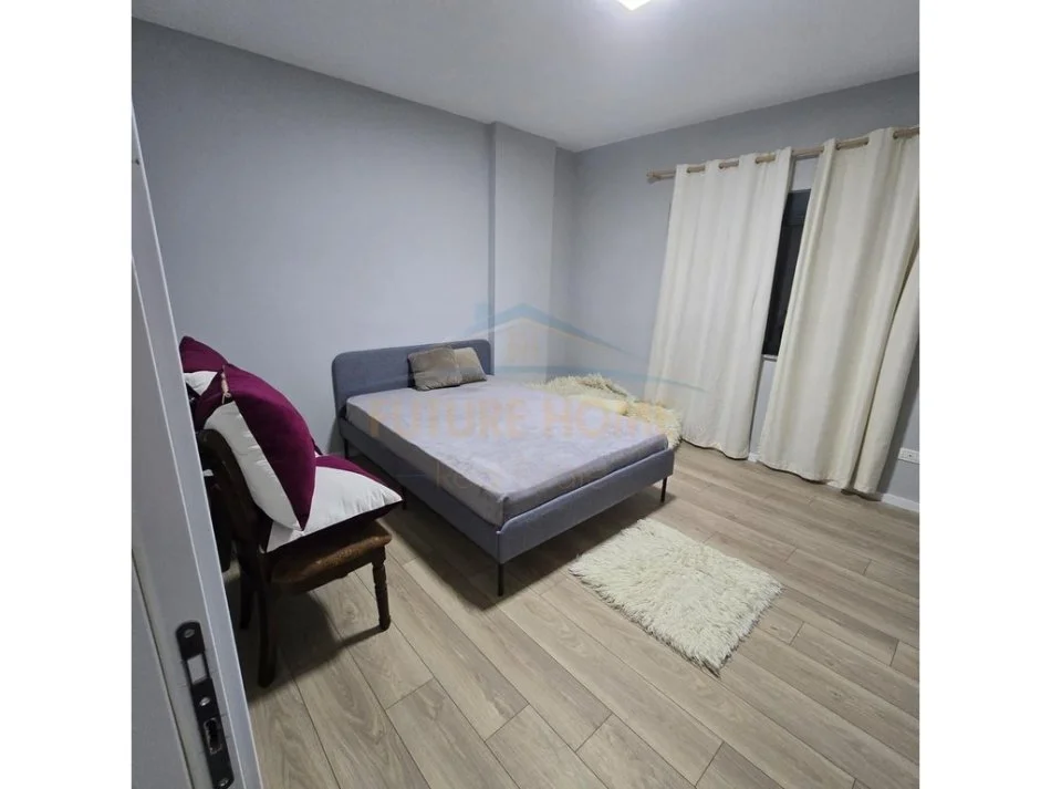 Tirane, jepet me qera apartament 2+1+Ballkon Kati 4, 105 m² 450 € (Fresk)