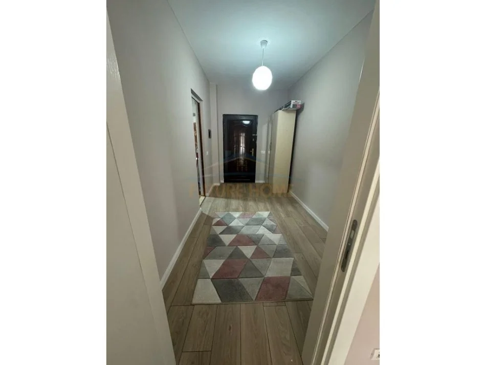 Tirane, jepet me qera apartament 2+1+Ballkon Kati 4, 105 m² 450 € (Fresk)