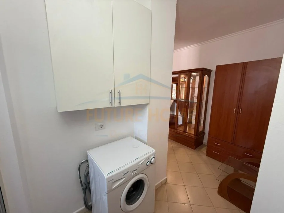 Durres, jepet me qera apartament 1+1 Kati 9, 350 € (Durres)
