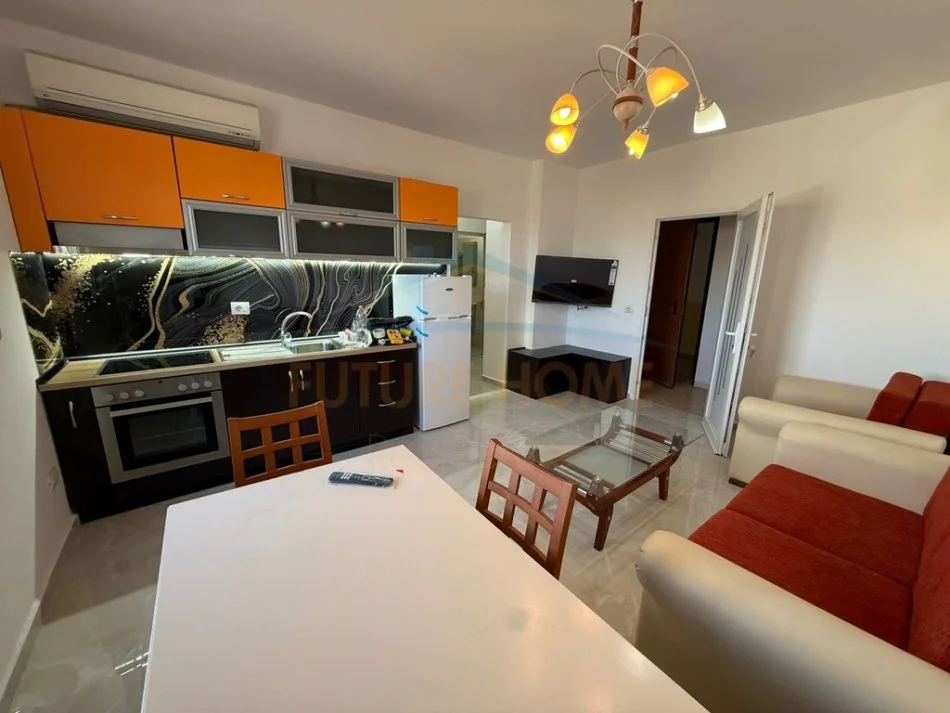 Durres, jepet me qera apartament 1+1 Kati 9, 350 € (durres)