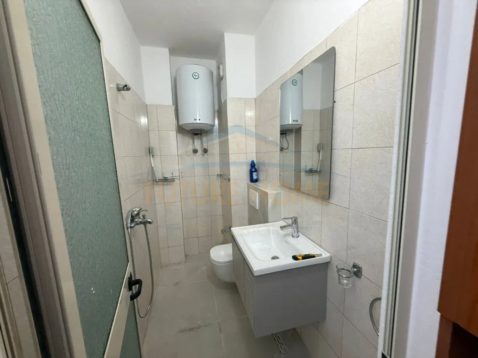 Durres, jepet me qera apartament 1+1 Kati 9, 350 € (durres)