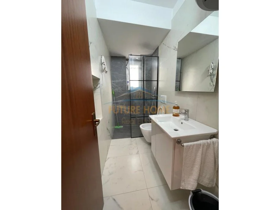 JEPET ME QERA APARTAMET 1+1+2 GARDEROBA , SHKOLLA E BALETIT , RRUGA ELBASANIT