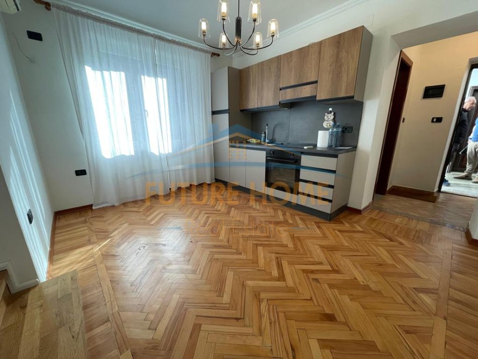 Tirane, jepet me qera apartament 1+1 Kati 2, 75 m² 600 € (Shkolla e baletit)