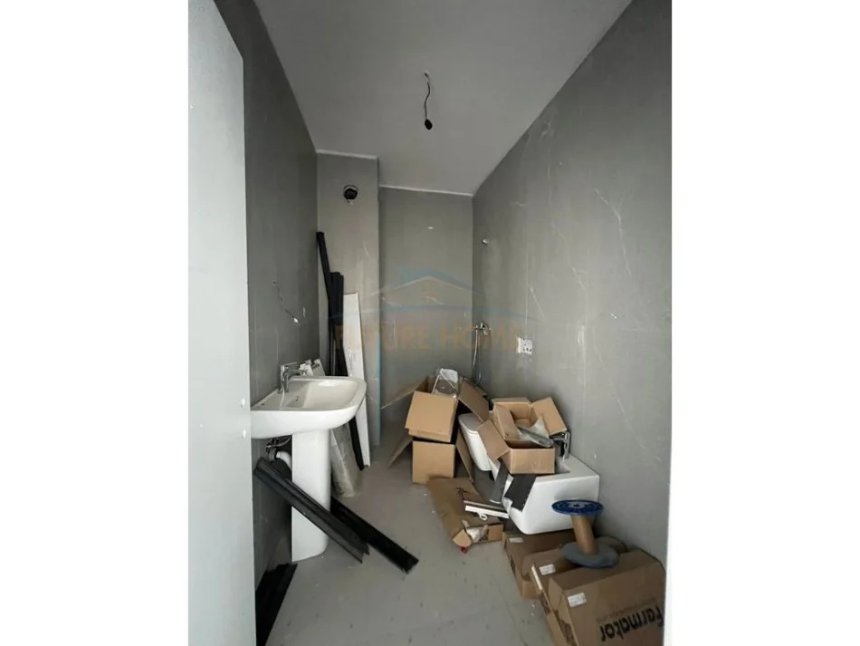 Tirane, shitet apartament 1+1+Aneks+Ballkon Kati 1, 79 m² 145.600 € (Ndregjoni , Bulevardi i Ri)