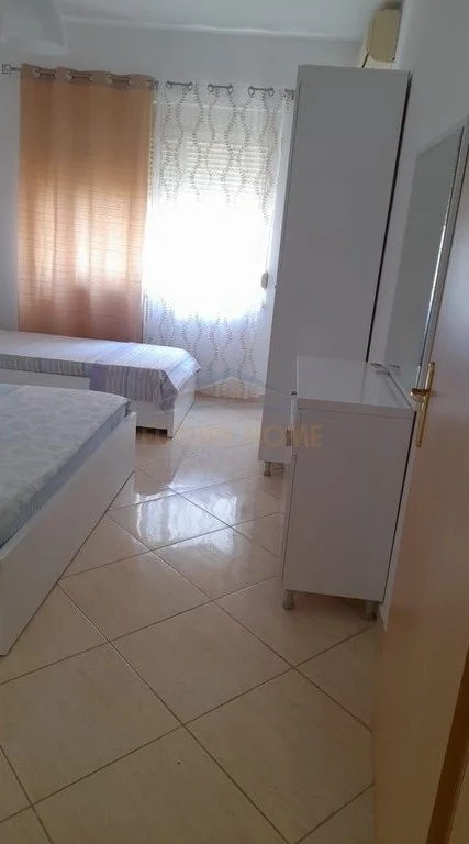 Shkembi Kavajes, shitet apartament 1+1 Kati 4, 70 m² 150.000 € 