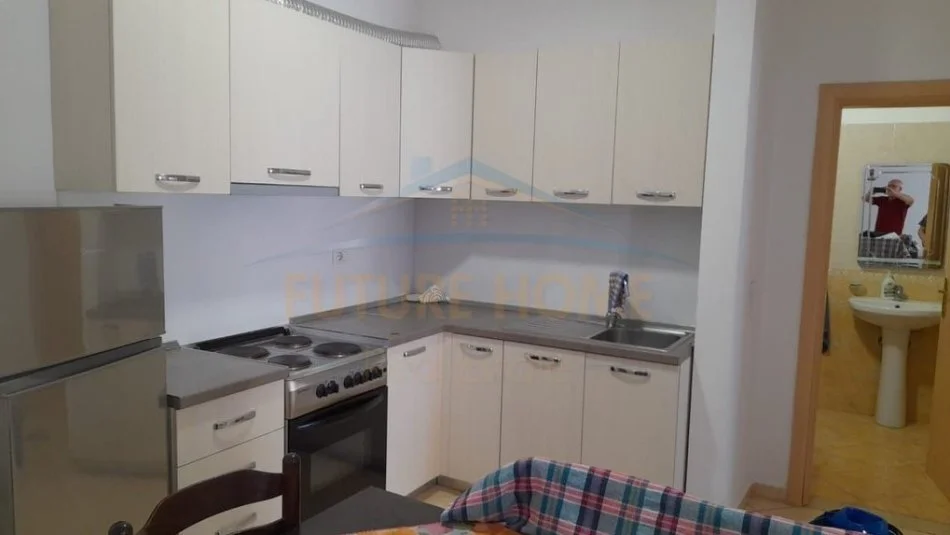 Shkembi Kavajes, shitet apartament 1+1 Kati 4, 70 m² 150.000 € 