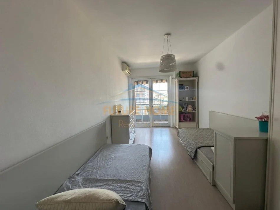 Tirane, jepet me qera apartament 2+1 Kati 7, 126 m² 830 € (Komuna e Parisit)