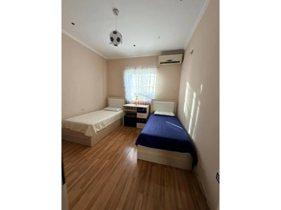 Tirane, jepet me qera apartament 2+1+Ballkon Kati 2, 203 m² 750 € (Don Bosko)