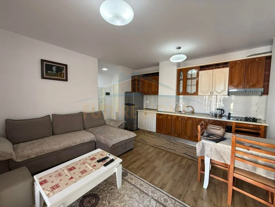 Tirane, jepet me qera apartament 1+1 Kati 6, 500 € 