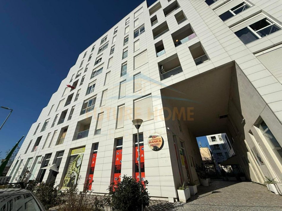 Tirane, jepet me qera apartament 1+1 Kati 6, 60 m² 500 € (siri kodra)