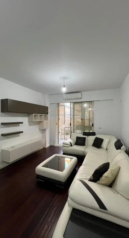 Tirane, shitet apartament 1+1+Ballkon Kati 1, 68 m² 110.000 € (Fresku)