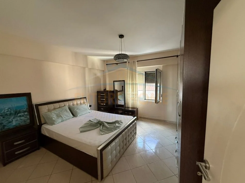 Durres, jepet me qera apartament 2+1 Kati 4, 500 € (Durres)