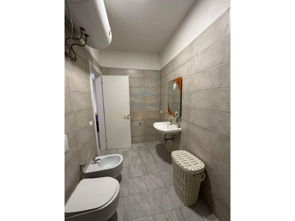 Tirane, jepet me qera apartament 2+1 Kati 3, 107 m² 670 € 