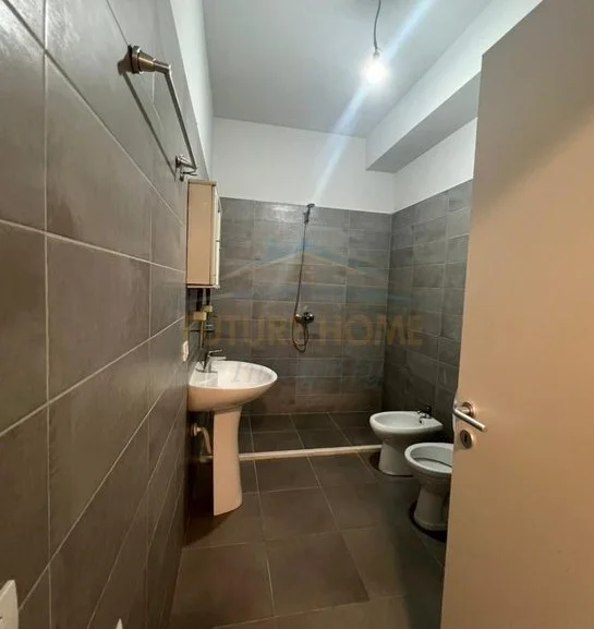 Tirane, shitet apartament 1+1 Kati 6, 71 m² 105.000 € (mangalem)