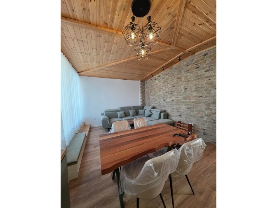 Tirane, jepet me qera apartament duplex 2+1 Kati 8, 130 m² 700 € (Shkoze)